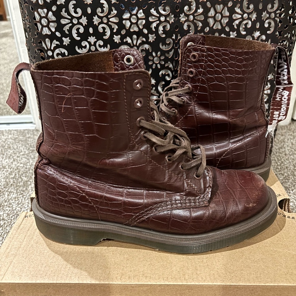 Dr Martens Pascal 1460 Cherry Croco Boot Size 8